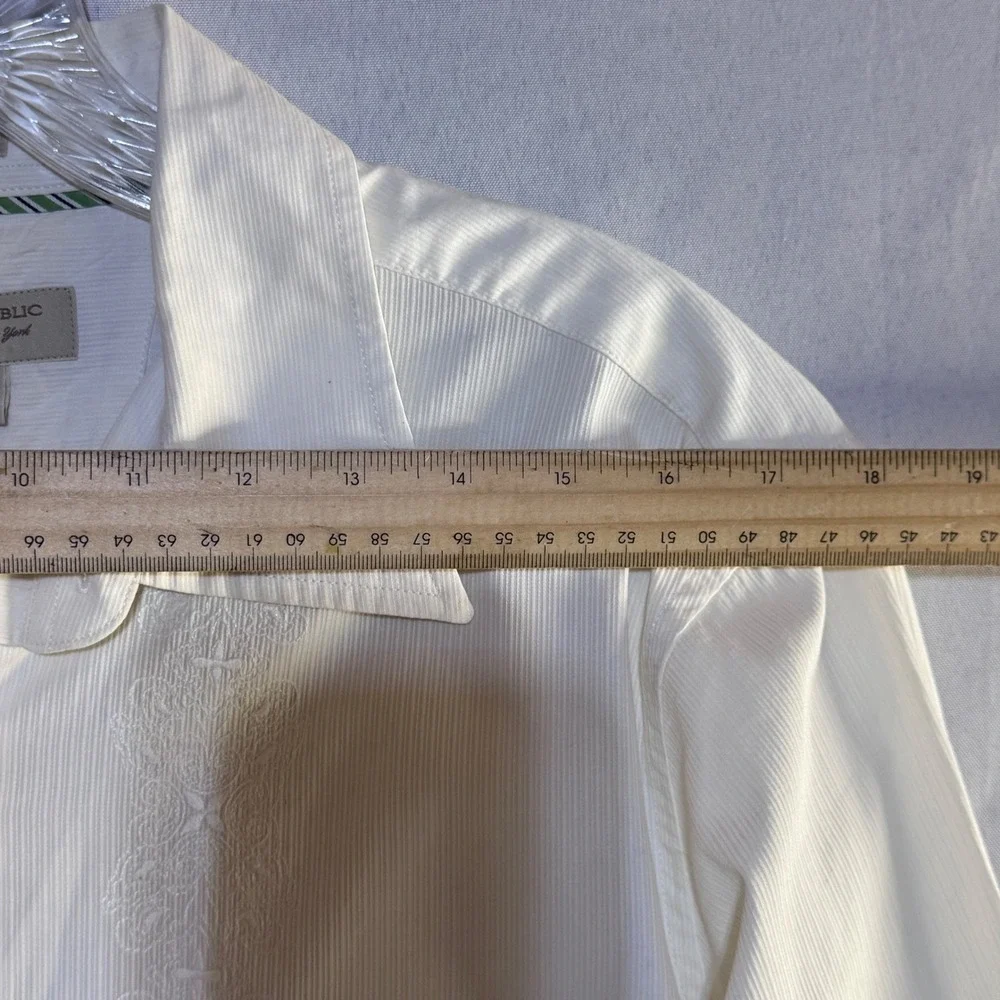 Banana Republic Embroidered Shirt Mens M Cream Classic Fit Guayabera Coastal